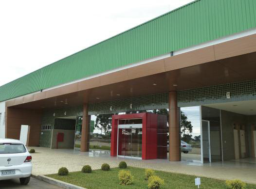 A view of the entrance to the office and maintenance block at Curitibanos